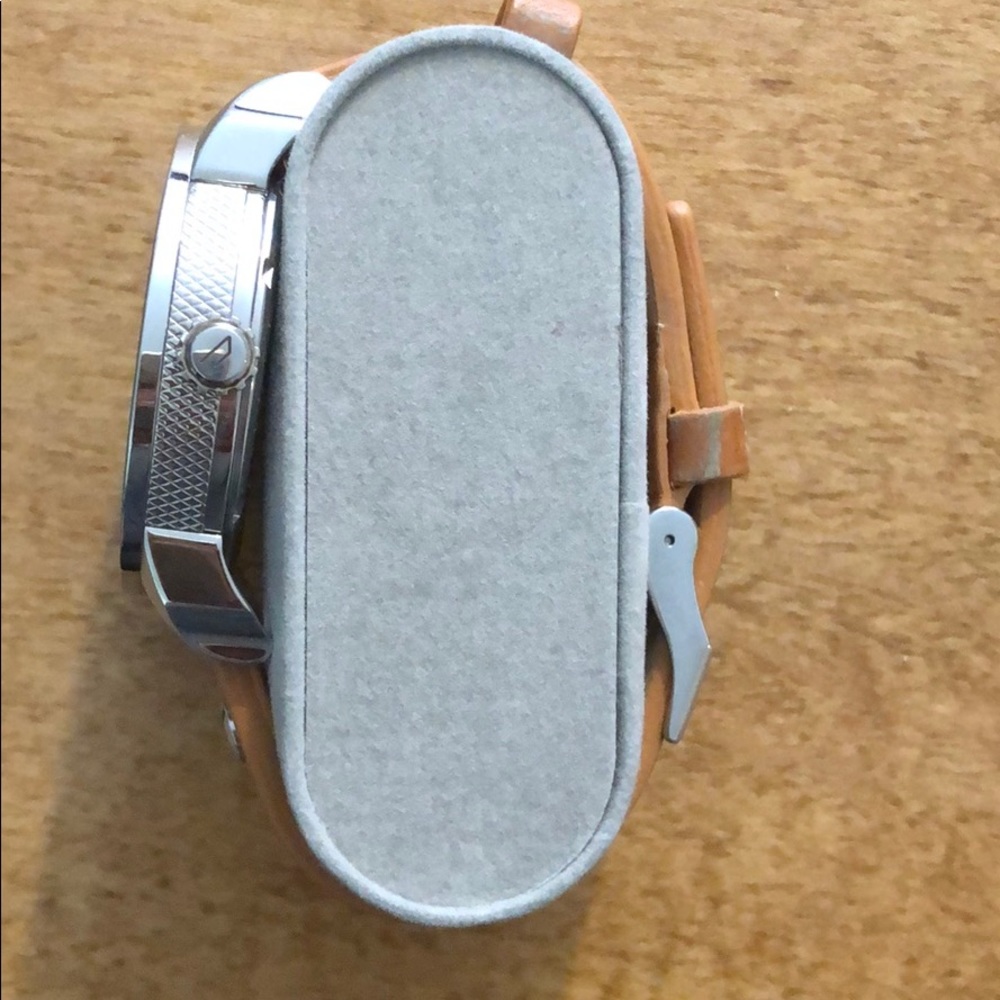 Watch - Picture 3 of 3